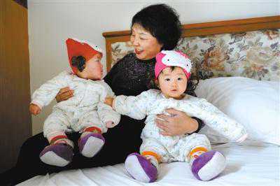香港验血要怀孕多少周,12年前，试管生下双胞胎的60岁妈妈，现在却说：若有来